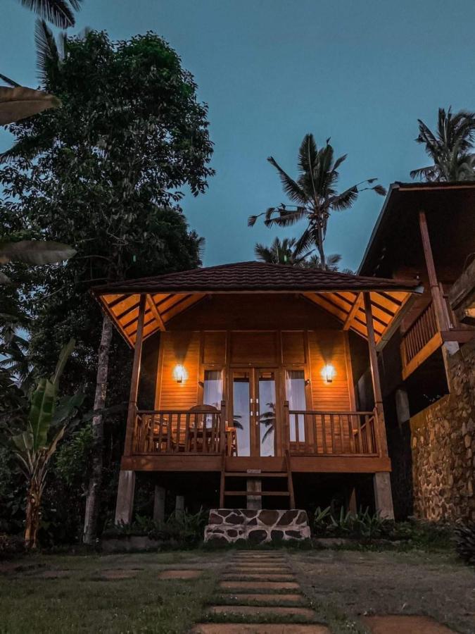 Uma D'Nyuh Homestay Singaraja Extérieur photo