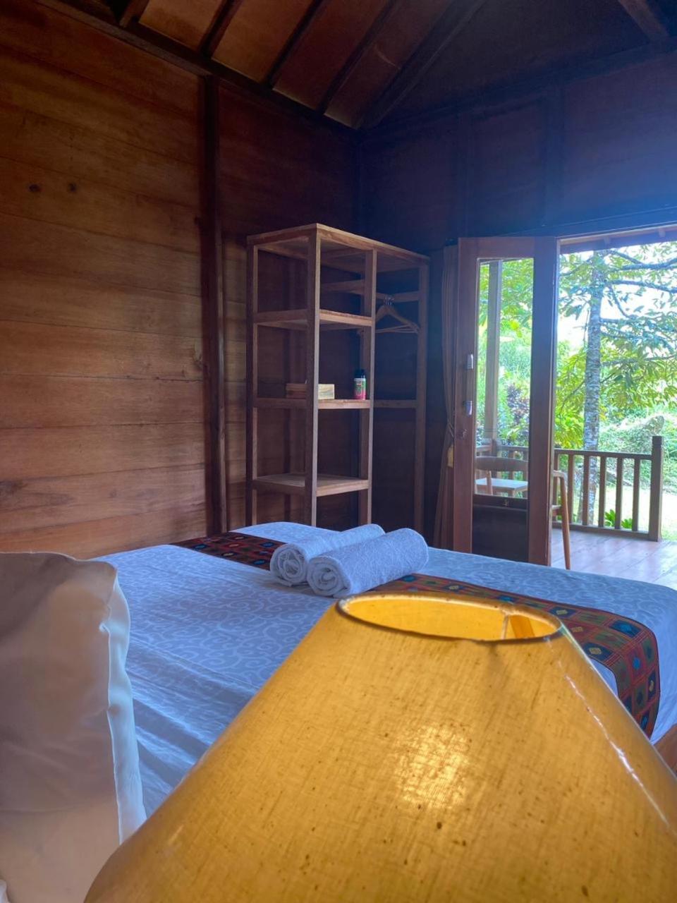 Uma D'Nyuh Homestay Singaraja Extérieur photo