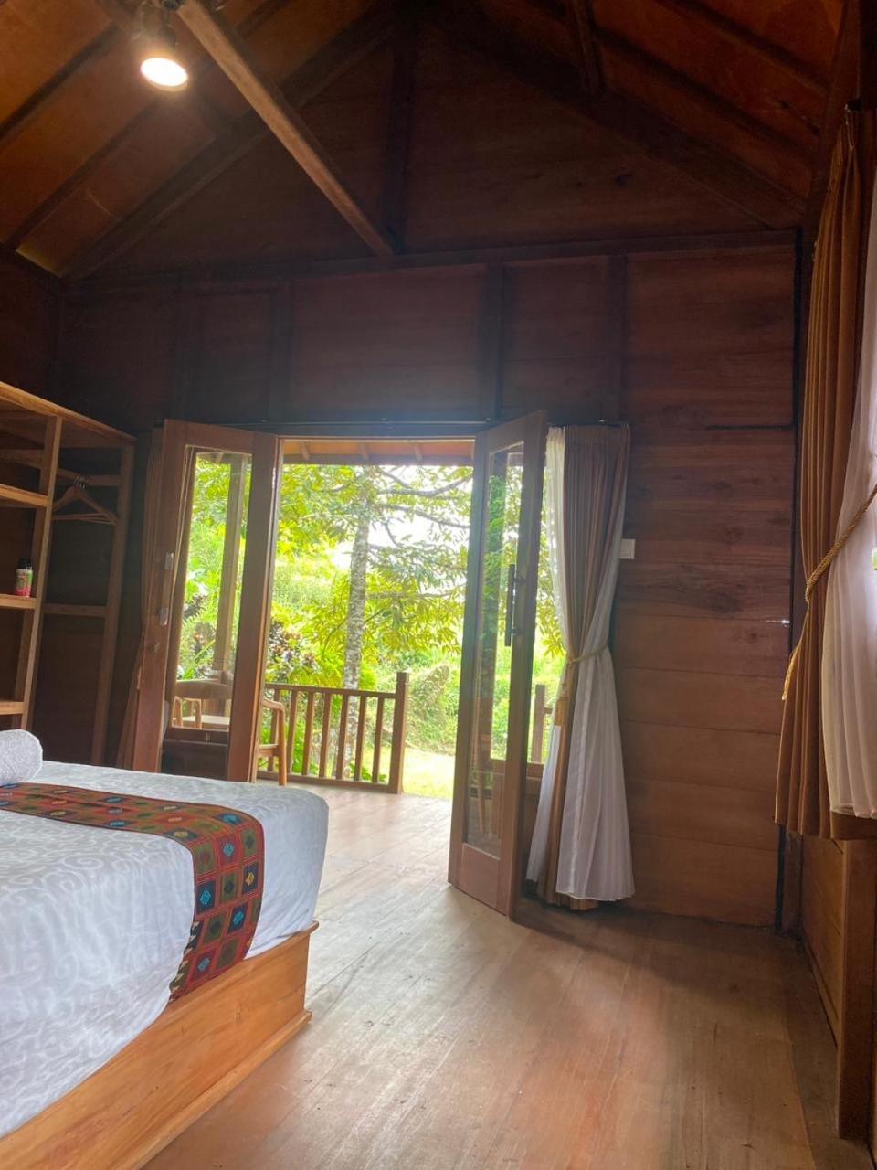 Uma D'Nyuh Homestay Singaraja Extérieur photo