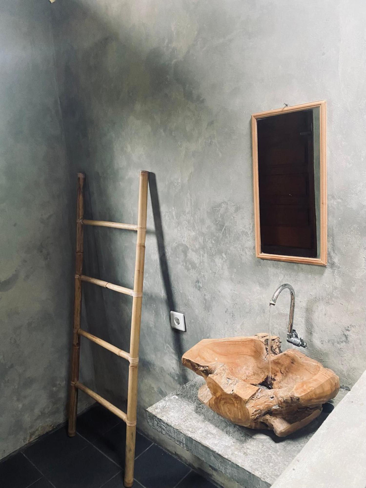 Uma D'Nyuh Homestay Singaraja Extérieur photo